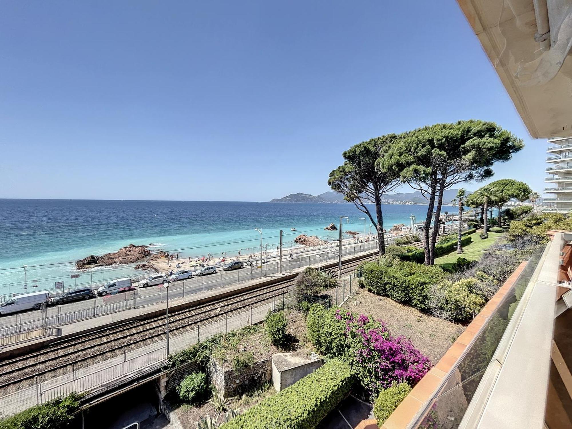 Studio With Beautiful Sea View And Direct Beach Access Cannes Eksteriør billede